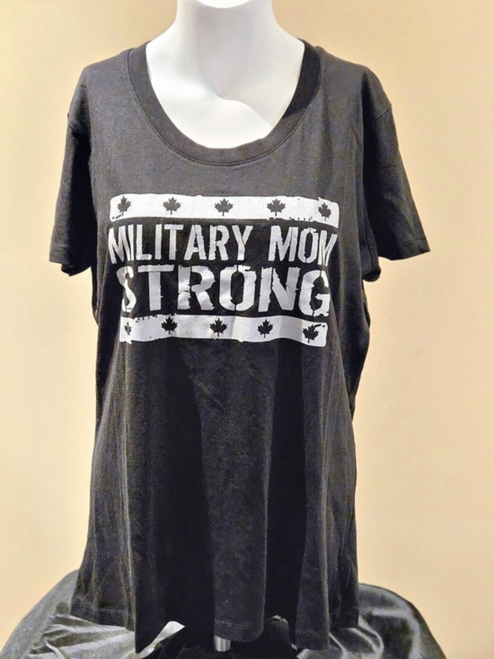 Bkack "Military Mom Strong" Graphic T-shirt. Size Large. Great Gift 100% Cotton